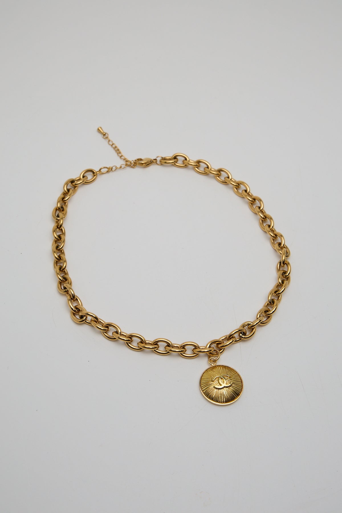 Collier choker victoire