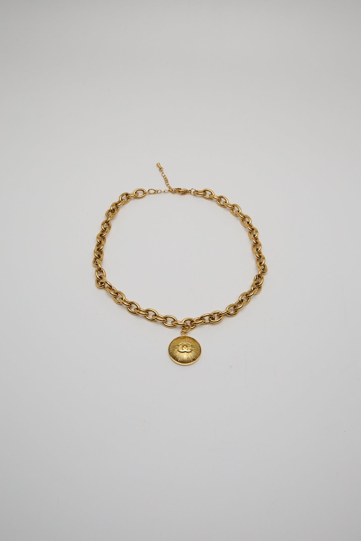 Collier choker victoire