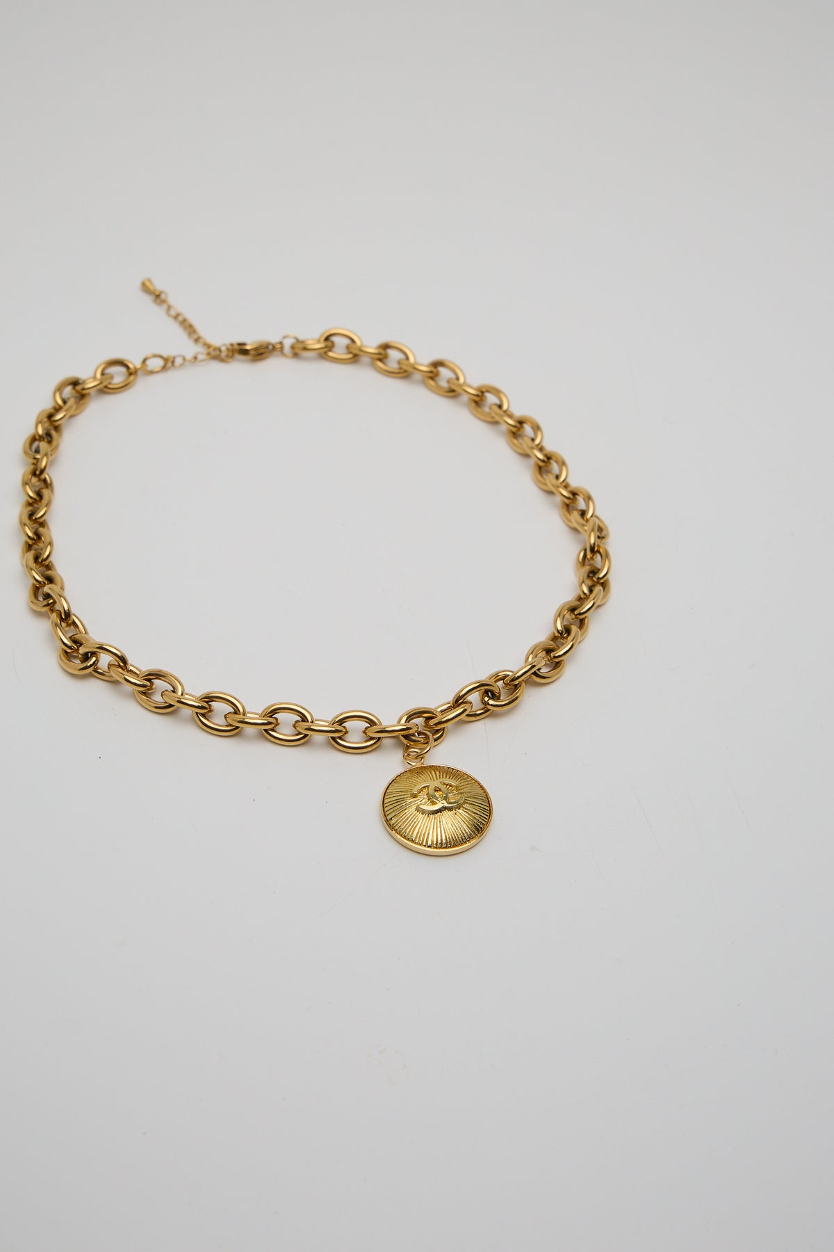 Collier choker victoire