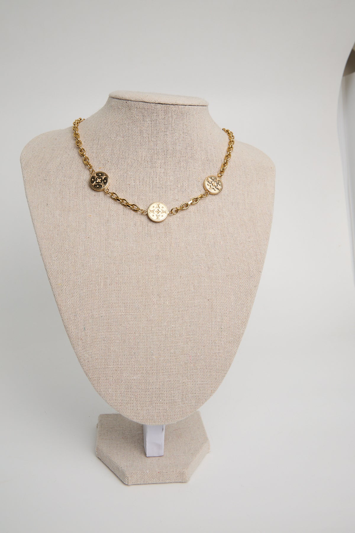 Collier choker arthemise
